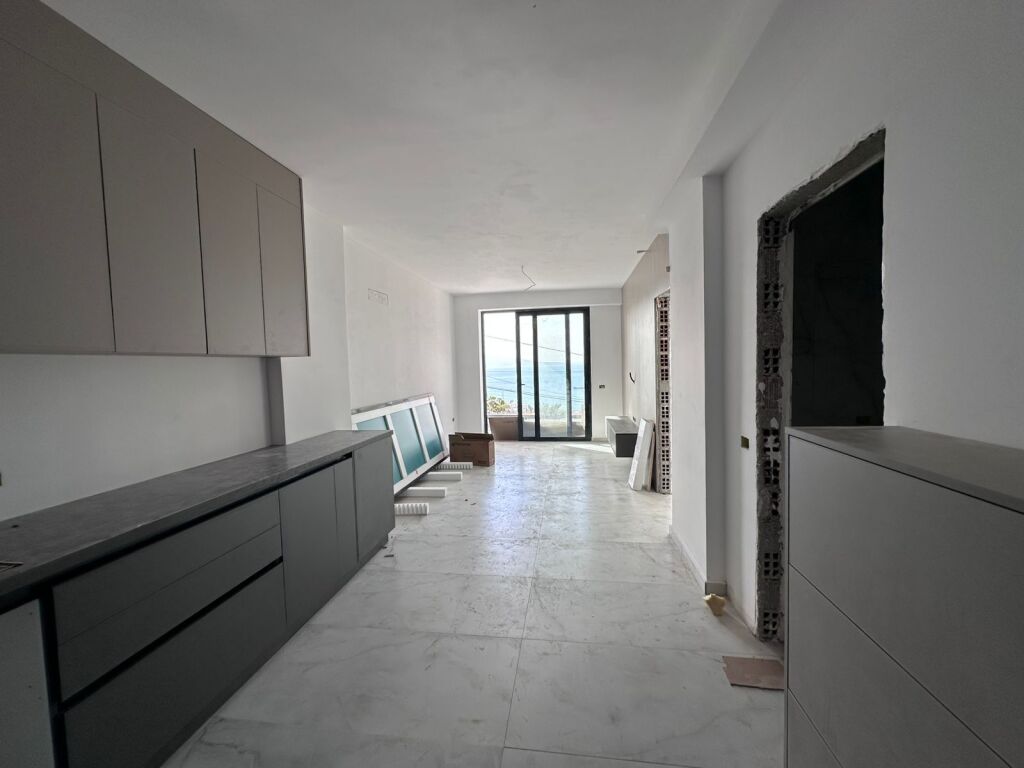 Sarande sale Apartment with view  