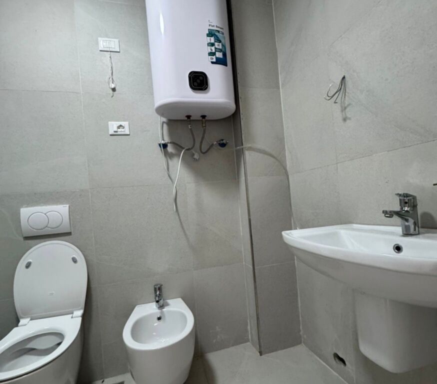 Affittiamo appartamento 2+1+2 per uffici 🏢 📍 Lake View Residence, Lago di Tirana