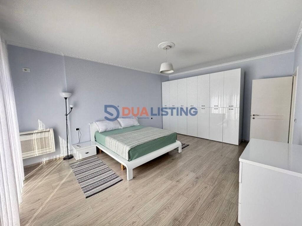 APARTMENT 3+1+2 WITH PARKING SPACE AVAILABLE NEAR THE BOTANICAL GARDEN !