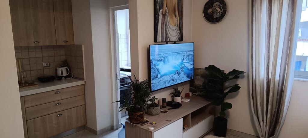 SHESIM APARTAMENT 1+1 TEK OXHAKU – 54 M² PALLAT PARAFABRIKAT, I NDRIÇUAR DHE FUNKSIONAL