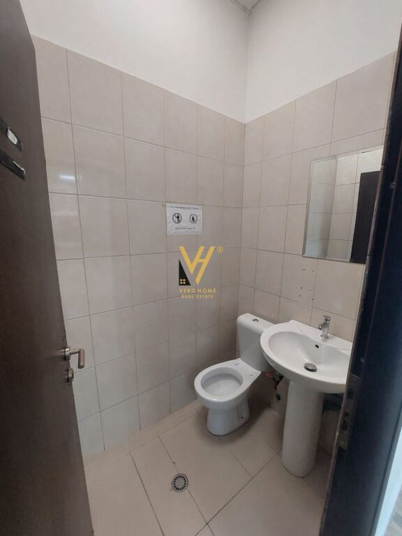 SHOP FOR RENT 172 M2 NEAR THE TRAIN STATION 2,600 EURO