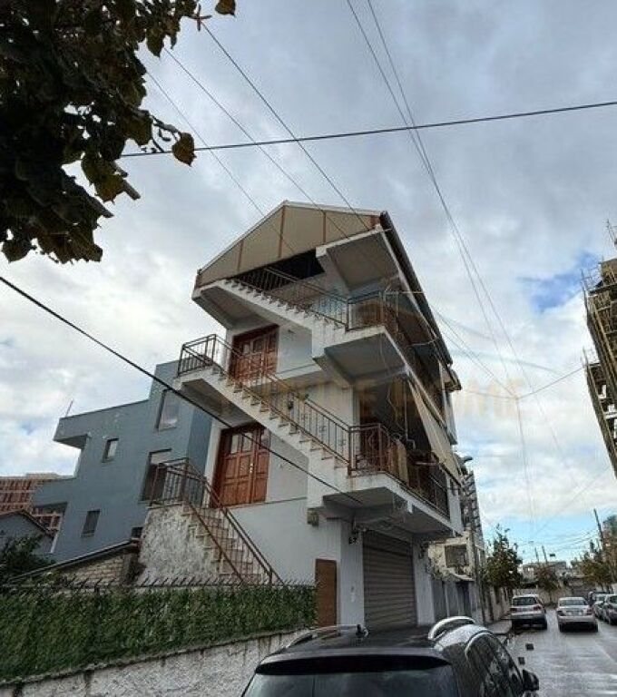 Shitet Godine 3-kateshe,Ish Fusha e Aviacionit.