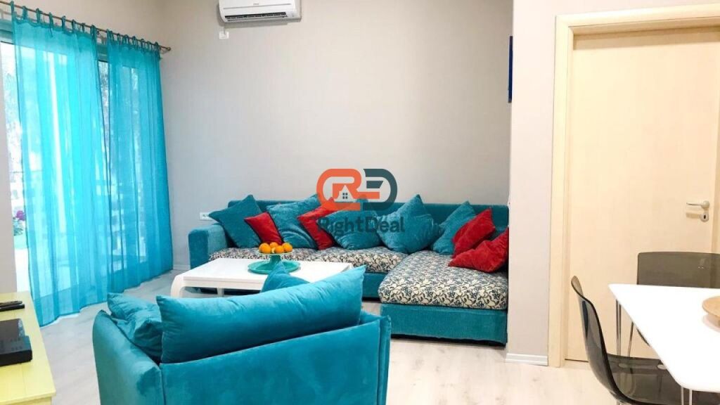 Nel Golfo di Lalëzit, Residenza Lura 1, Vendesi Duplex con Cortile Diviso in 2 Appartamenti 2+1 Perfetti per Investimento !