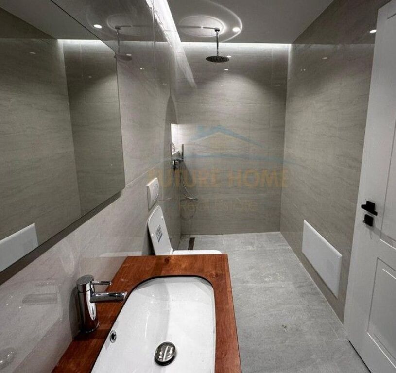 Shitet, Apartament 2+1+2, Komuna e Parisit, Tirane