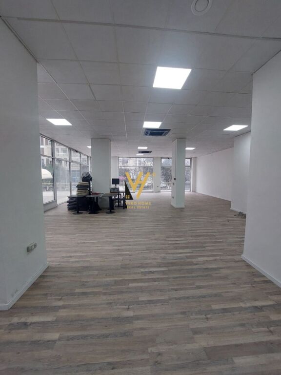 SHOP FOR RENT 172 M2 NEAR THE TRAIN STATION 2,600 EURO