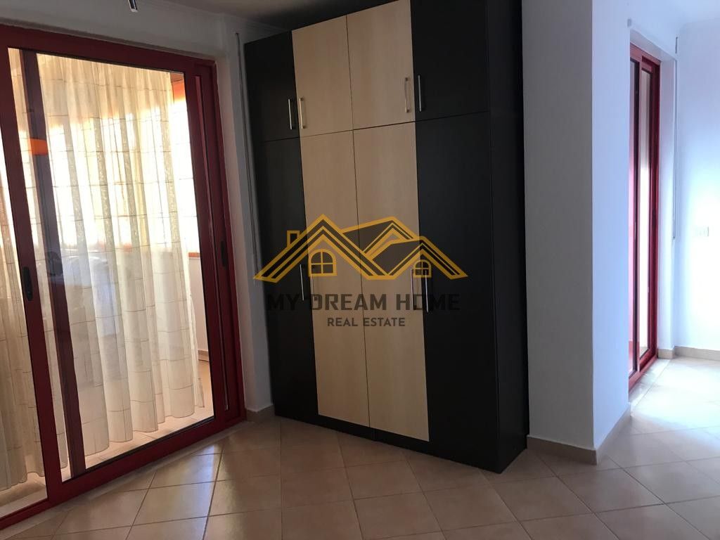 AFFITTASI APPARTAMENTO 3+1+2+ VERANDA VOLLGA DURRES!
