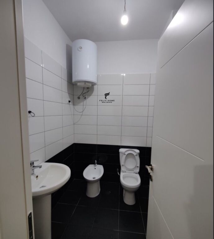 OFFICE FOR RENT 40 M2 SIRI KODRA 370 EURO