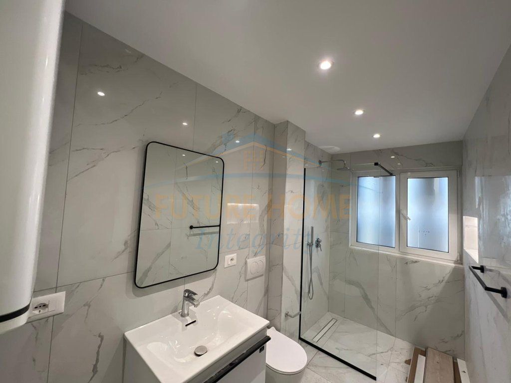 Qera, Apartament 3+1 për Zyra, 9 Katëshet, Tiranë.