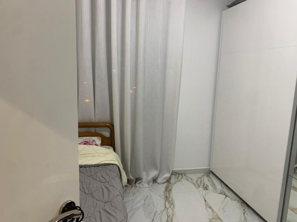 Shitet Apartament 2+1  Adresa : Porcelan Pran Tv Klan  Shitet Bosh pa mobilje  Kati 3  Siperfaqe 81.7 m2  Cmimi 155,000€