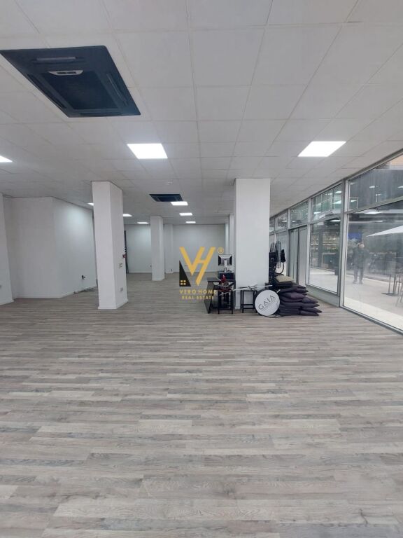 SHOP FOR RENT 172 M2 NEAR THE TRAIN STATION 2,600 EURO
