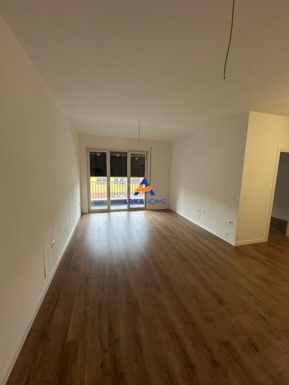 JEPET ME QERA APARTAMENT  GARAZHD PARKIMI RRUGA 5 MAJI 850.000 LEKË