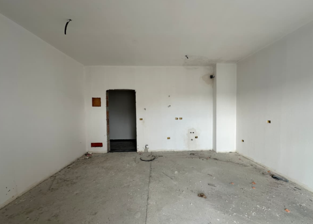 🏢 Apartment 1+1 for Sale – Square 21, Kavaja Street  