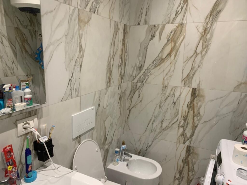 Shitet Apartament 2+1  Adresa : Porcelan Pran Tv Klan  Shitet Bosh pa mobilje  Kati 3  Siperfaqe 81.7 m2  Cmimi 155,000€