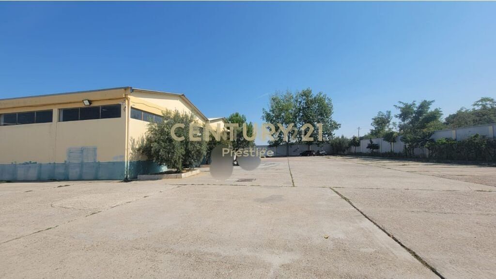 OCCASIONE!!!! EDIFICIO COMMERCIALE E TERRENO IN VENDITA, SITUATO A VLORE!