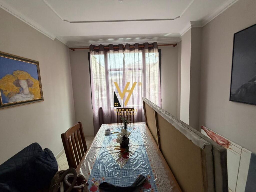 JEPET AMBIENT BIZNESI 80 M2 ME QIRA TE RRUGA E KAVAJES 60.000 LEKE