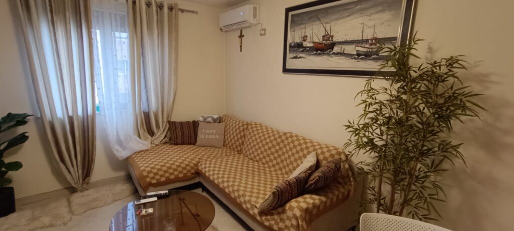 SHESIM APARTAMENT 1+1 TEK OXHAKU – 54 M² PALLAT PARAFABRIKAT, I NDRIÇUAR DHE FUNKSIONAL
