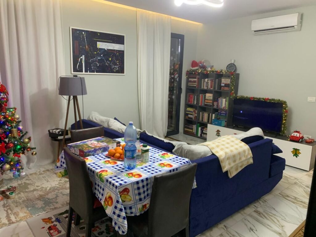 Shitet Apartament 2+1  Adresa : Porcelan Pran Tv Klan  Shitet Bosh pa mobilje  Kati 3  Siperfaqe 81.7 m2  Cmimi 155,000€