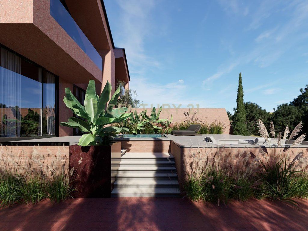 VILLA FOR SALE WITH SEA VIEW IN THE LALZ BAY !!