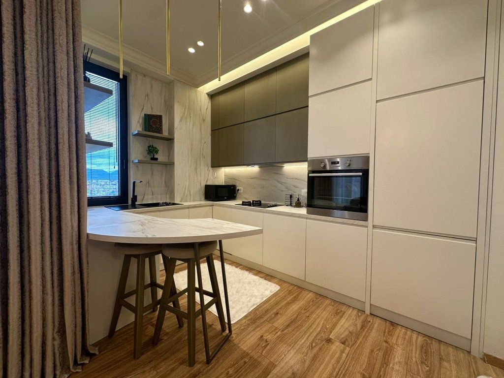 We rent a 2+1+2 apartment with parking space in the prestigious Park Gate Residence.