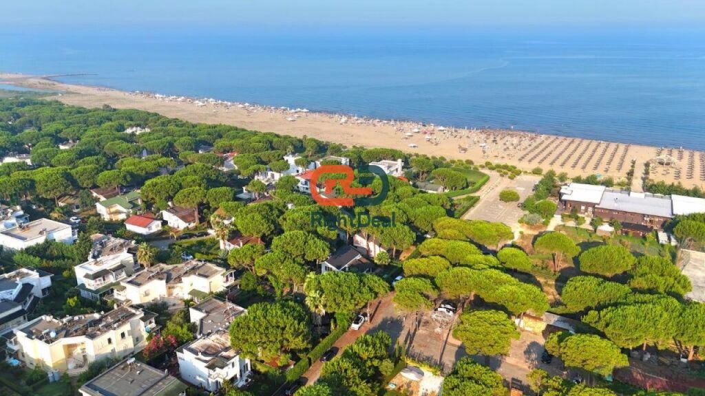 Nel Golfo di Lalëzit, Residenza Lura 1, Vendesi Duplex con Cortile Diviso in 2 Appartamenti 2+1 Perfetti per Investimento !