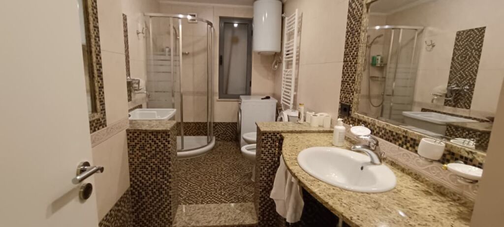 VENDIAMO DUE SUPER APPARTAMENTI 1+1 E MONOLOCALE NEL CENTRO AL 9° PIANO 112 M2