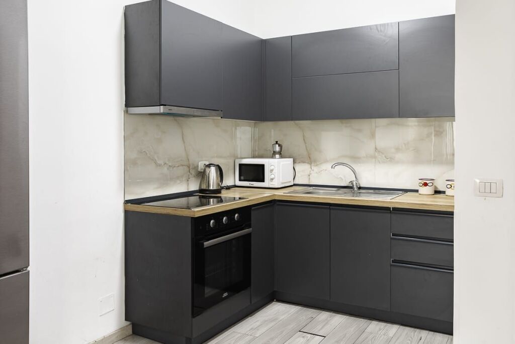 Eskluzive, Jepet me qera apartament 3+1+2 tualete te ish-Ekspozita !