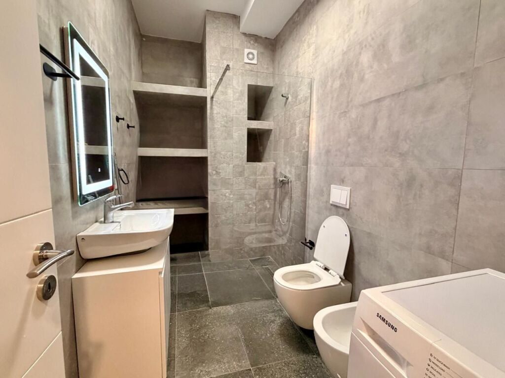 Apartment 1+1 for rent at the Paris Commune.