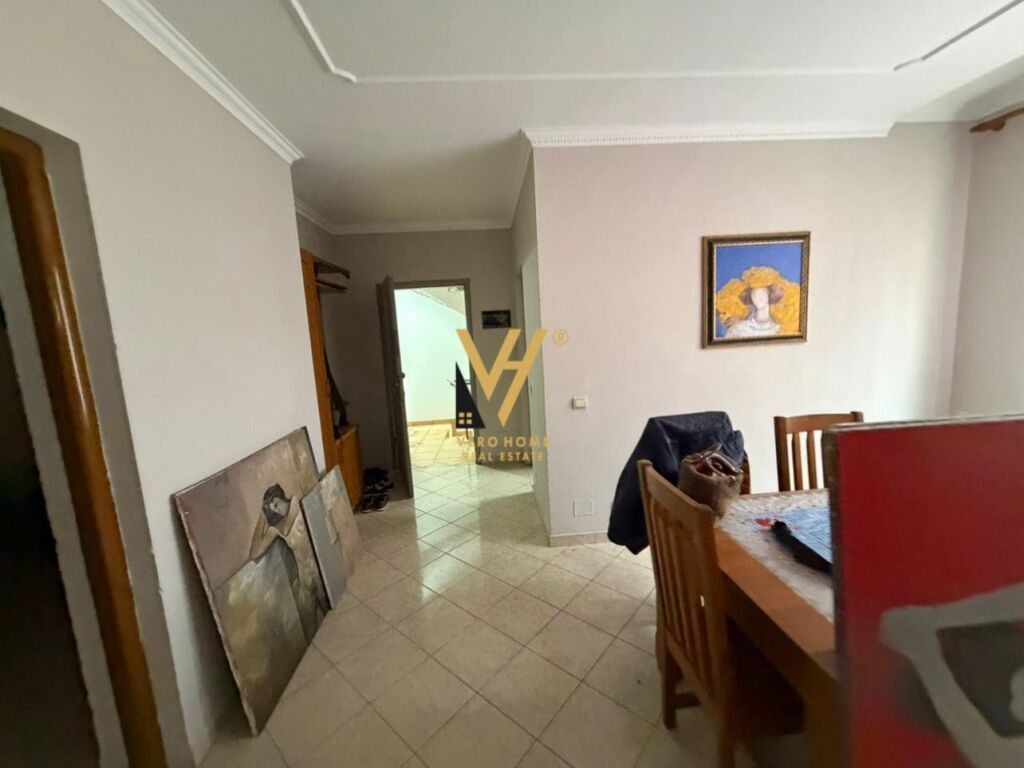 JEPET AMBIENT BIZNESI 80 M2 ME QIRA TE RRUGA E KAVAJES 60.000 LEKE