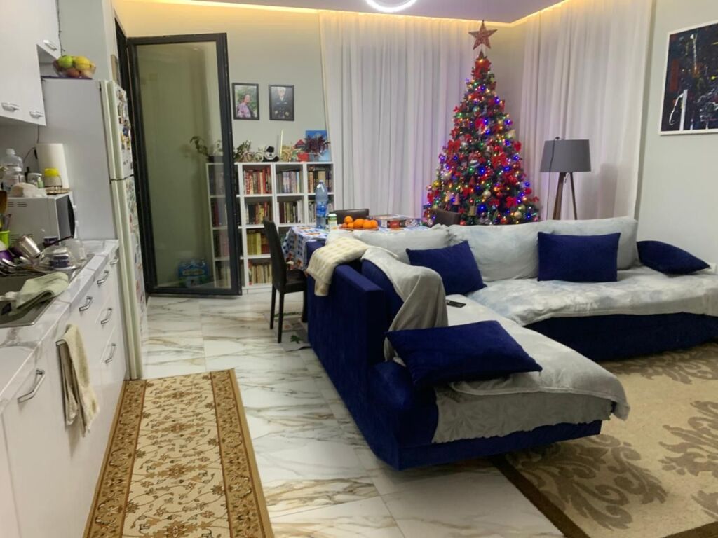 Shitet Apartament 2+1  Adresa : Porcelan Pran Tv Klan  Shitet Bosh pa mobilje  Kati 3  Siperfaqe 81.7 m2  Cmimi 155,000€