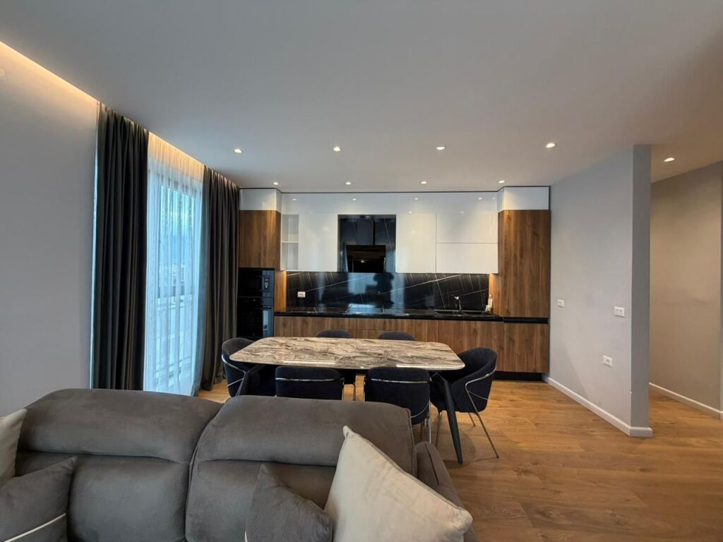 Apartment 3+1+Parking for rent at the Olympic Complex at the Paris Commune.