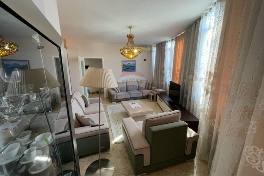 Apartament 1+1 me qira tek Ish Tregu Elektrik!