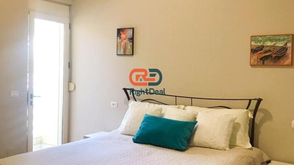 Nel Golfo di Lalëzit, Residenza Lura 1, Vendesi Duplex con Cortile Diviso in 2 Appartamenti 2+1 Perfetti per Investimento !