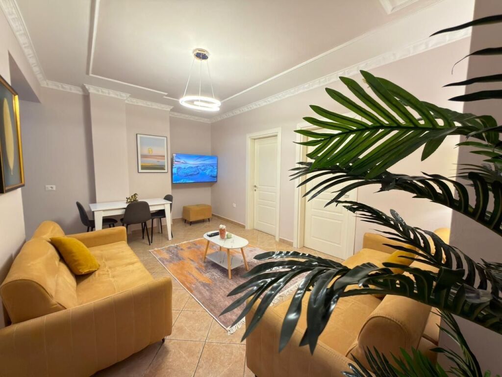 2+1 apartment for rent on Elbasanit Street!