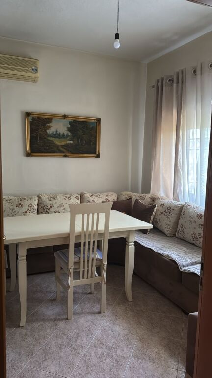 VENDESI VILLA INDIVIDUALE SU 3 PIANI + SOFFITTA QUARTIERE N. 13, SPIAGGIA, DURRËS!