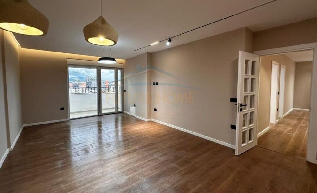 Shitet, Apartament 2+1+2, Komuna e Parisit, Tirane