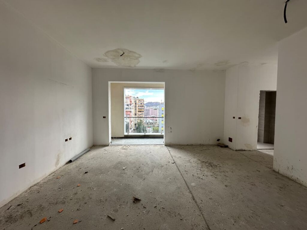 🏢 Apartment 1+1 for sale – Square 21, Rruga e Kavajës