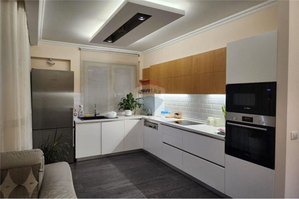 Jepet me Qira Apartament 2+1+2 + post parkimi me qira ne rrugen Artan Lenja, prane Inxhinierise se Ndertimit!
