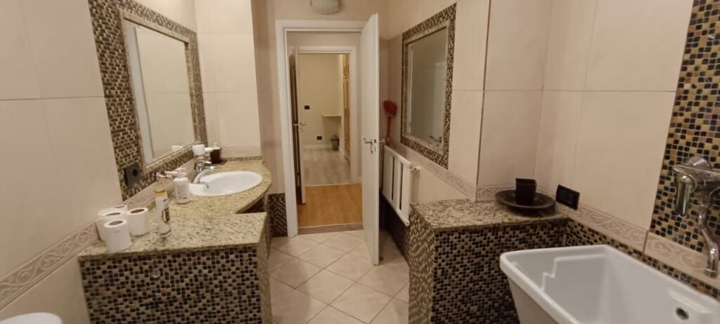 VENDIAMO DUE SUPER APPARTAMENTI 1+1 E MONOLOCALE NEL CENTRO AL 9° PIANO 112 M2