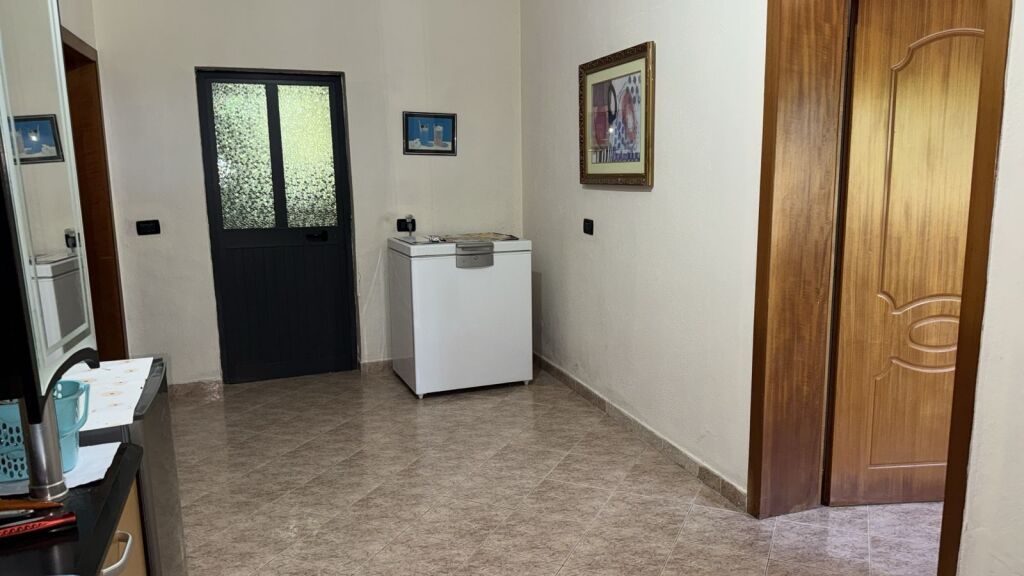 VENDESI VILLA INDIVIDUALE SU 3 PIANI + SOFFITTA QUARTIERE N. 13, SPIAGGIA, DURRËS!