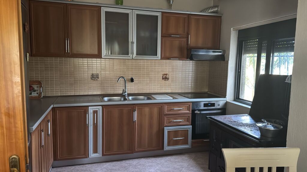 VENDESI VILLA INDIVIDUALE SU 3 PIANI + SOFFITTA QUARTIERE N. 13, SPIAGGIA, DURRËS!