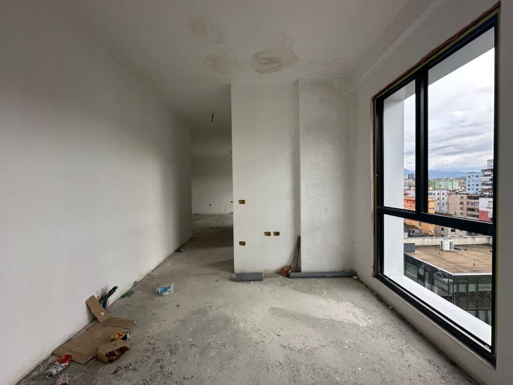 🏢 Apartment 1+1 for sale – Square 21, Rruga e Kavajës