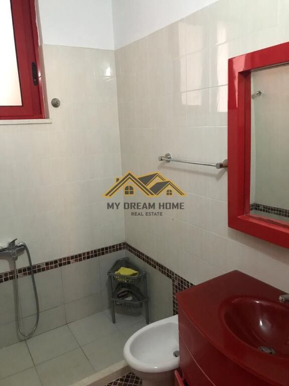 AFFITTASI APPARTAMENTO 3+1+2+ VERANDA VOLLGA DURRES!
