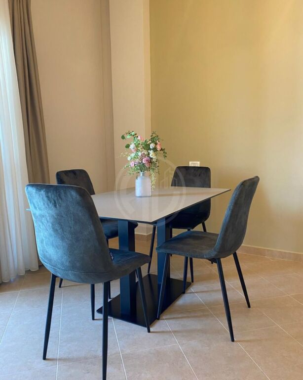 Apartament me Qira