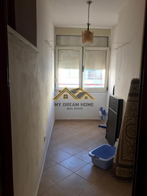 AFFITTASI APPARTAMENTO 3+1+2+ VERANDA VOLLGA DURRES!
