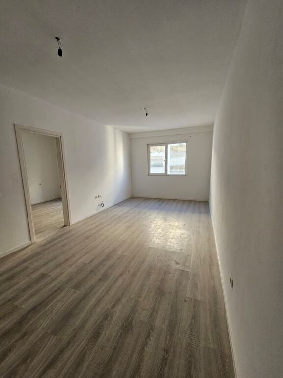 🏢 Vendesi in vendita Appartamento 1+1 – Complesso E-88
