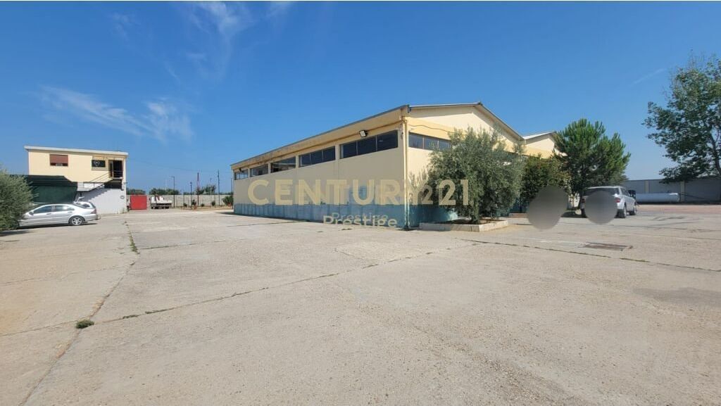 OCCASIONE!!!! EDIFICIO COMMERCIALE E TERRENO IN VENDITA, SITUATO A VLORE!