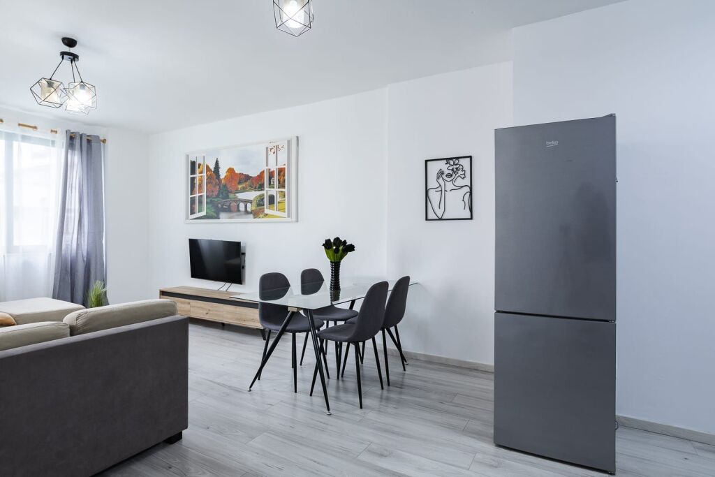 Eskluzive, Jepet me qera apartament 3+1+2 tualete te ish-Ekspozita !