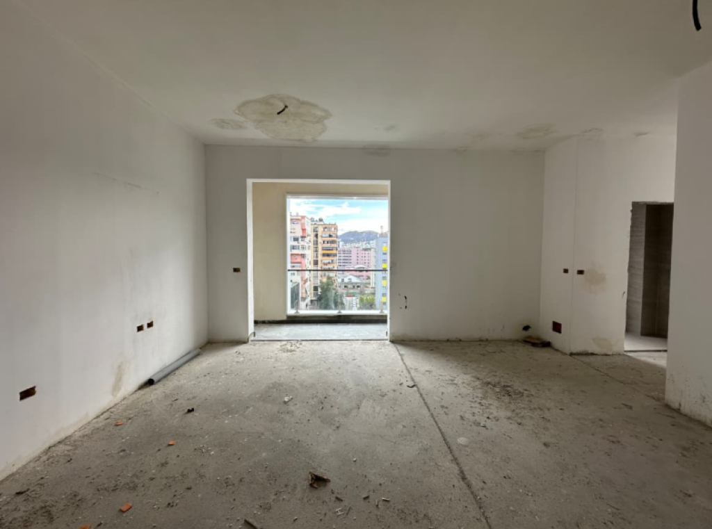 🏢 Apartment 1+1 for Sale – Square 21, Kavaja Street  