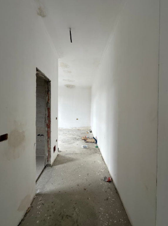 🏢 Apartment 1+1 for Sale – Square 21, Kavaja Street  