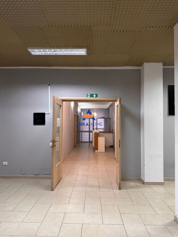 JEPET ME QERA NJËSI BIZNESI 350 M² "QYTETIT STUDENTI" 3.000 € / MUAJ